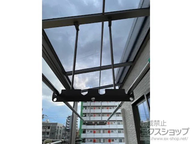 大阪府大阪市のLIXIL(リクシル)のバルコニー・ベランダ屋根 スピーネ F型 屋根タイプ 単体 積雪～20cm対応*片袖納まり 施工例