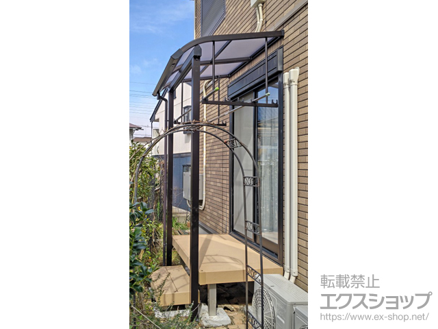 千葉県柏市ののテラス屋根 ソラリア R型 テラスタイプ 単体 積雪〜20cm対応+吊り下げ式固定物干し 施工例