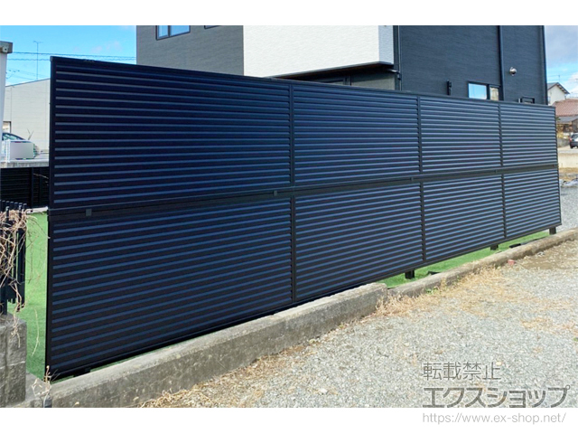 福島県郡山市ののフェンス・柵 ミエーネフェンス 目隠しルーバータイプ 2段支柱 自立建て用 施工例