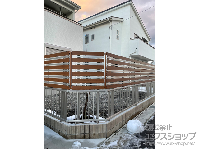 三重県四日市市のの門扉 ルシアスフェンスH03型 横板+細横格子 複合カラー 上段のみ設置 自立建て用 施工例