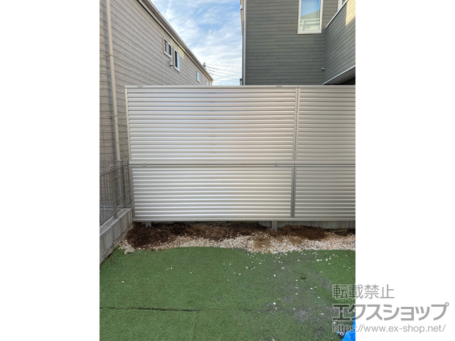 東京都多摩市ののフェンス・柵 シンプレオフェンス13F型 ルーバー　自立建て用2段支柱 施工例