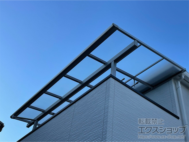 千葉県佐倉市ののバルコニー・ベランダ屋根 ソラリア F型 屋根タイプ 単体 積雪〜20cm対応＋吊り下げ式固定物干し ワイド 施工例