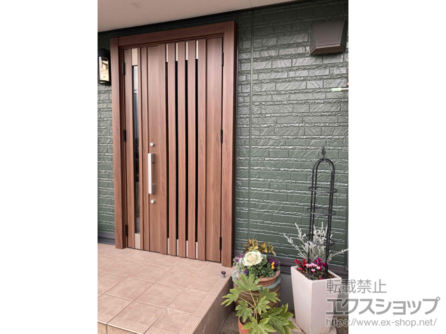 愛知県名古屋市のLIXIL リクシル（トステム）の玄関ドア リシェント玄関ドア3 断熱K4仕様 親子仕様(ランマ無)外観右吊元 M27型 ※手動仕様 施工例