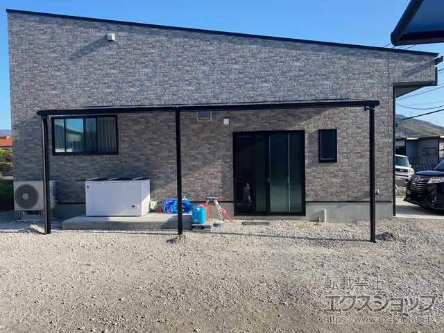 山口県光市ののテラス屋根 ソラリア F型 テラスタイプ 連棟 積雪〜20cm対応 施工例