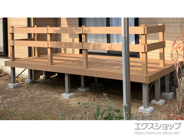大分県豊後高田市ののウッドデッキ マージウッドデッキ+リウッドデッキフェンス4型＜横パネル＞+吊り下げ式 固定物干し 施工例