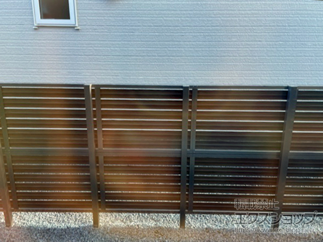 北海道旭川市ののフェンス・柵 フェンスAB YS3型 横スリット3 木調カラー アルミ多段柱 施工例