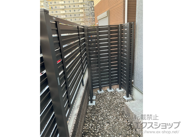 兵庫県尼崎市ののフェンス・柵 モクハイフェンス アルミ色タイプ 2段支柱 施工例