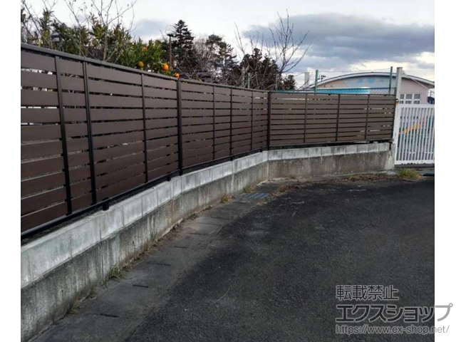 宮城県仙台市ののフェンス・柵 ルシアスフェンスF04型 横板 木調カラー 自由柱施工 施工例