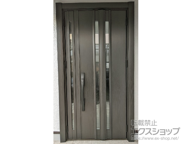 三重県伊賀市のLIXIL リクシル（トステム）の玄関ドア リシェント玄関ドア3 断熱K4仕様 親子仕様(ランマ無)外観右吊元 G15型 ※FamiLock仕様 施工例