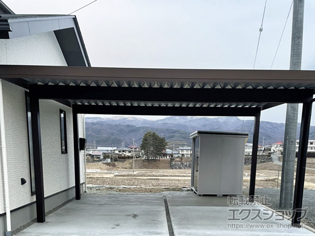 長野県茅野市ののカーポート ジーポートPro 積雪50cm対応 2台用 4本柱 木調マテリアルカラー 施工例