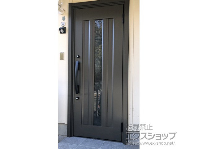 兵庫県神戸市のLIXIL リクシル（トステム）の玄関ドア リシェント玄関ドア3 アルミ仕様 片開き仕様(ランマ無)外観右吊元 C12N型 ※手動仕様 施工例