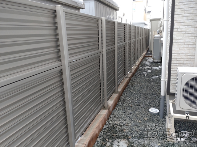 岩手県北上市ののフェンス・柵 ミエーネフェンス 目隠しルーバータイプ 2段支柱 ブロック建て用 施工例