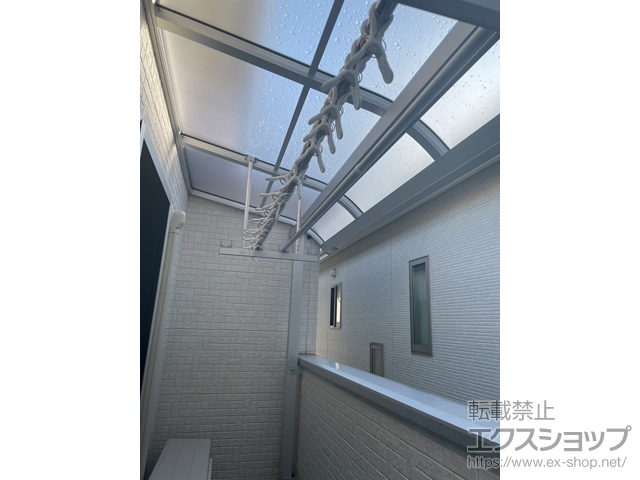 奈良県奈良市ののバルコニー・ベランダ屋根 ソラリア R型 屋根タイプ 単体 積雪〜20cm対応＋吊り下げ式固定物干し 施工例