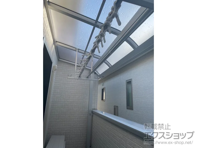 奈良県奈良市のYKKAPのバルコニー・ベランダ屋根 ソラリア R型 屋根タイプ 単体 積雪～20cm対応＋吊り下げ式固定物干し 施工例