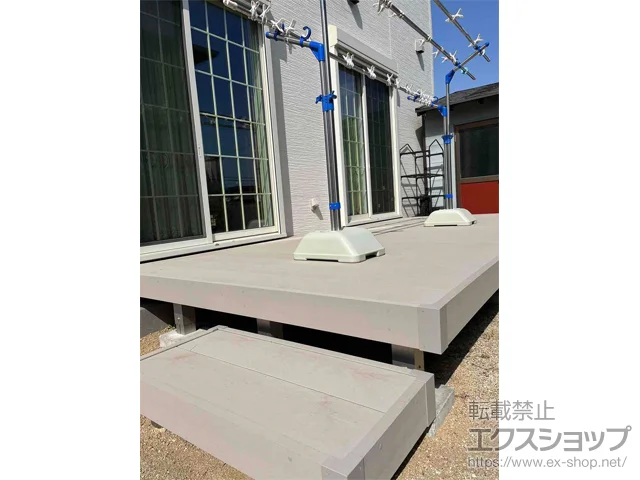 愛知県豊橋市のYKKAPのウッドデッキ リウッドデッキ 200＋独立式リウッドステップ2型 施工例