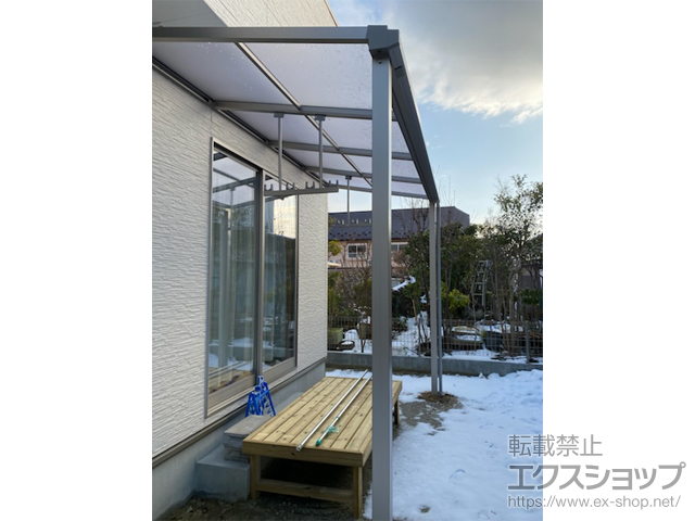 宮城県仙台市ののテラス屋根 ソラリア F型 テラスタイプ 単体 積雪〜20cm対応＋吊り下げ式固定物干し 標準タイプ 2本入り×1セット 施工例