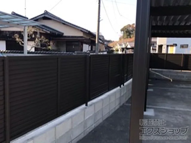 福岡県朝倉市のLIXIL(リクシル)のフェンス・柵・塀 フェンスAB YL3型 横ルーバー3　フリーポールタイプ 施工例