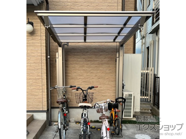 神奈川県横須賀市ののサイクルポート・駐輪場 ネスカFミニ (フラットスタイル) 積雪〜20cm対応+着脱式サポート+屋根材ホルダー+雨樋ネット 施工例