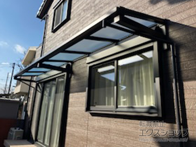 東京都府中市ののテラス屋根 ソラリア F型 ルーフタイプ 連棟 積雪〜20cm対応 施工例