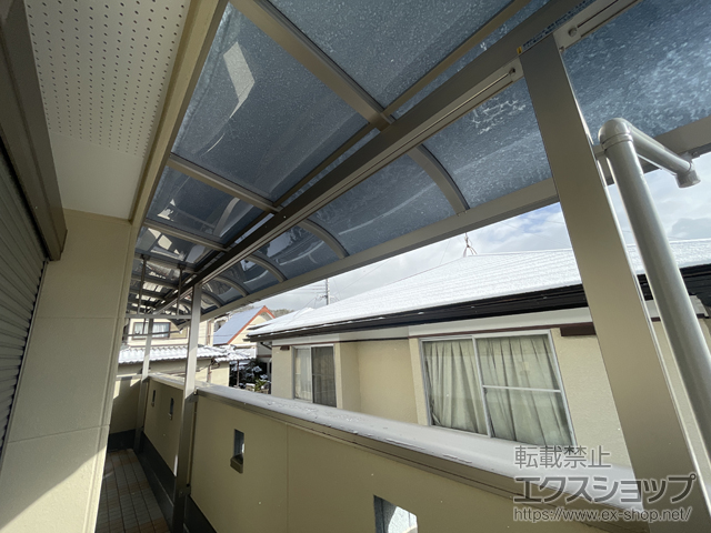 大阪府豊能郡豊能町ののバルコニー・ベランダ屋根 プレシオステラスII R型 屋根タイプ 連棟 積雪〜20cm対応 施工例