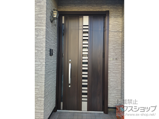 栃木県栃木市のLIXIL リクシル（トステム）の玄関ドア リシェント玄関ドア3 断熱K4仕様 親子仕様(ランマ無)外観右吊元 G82型 ※手動仕様 施工例