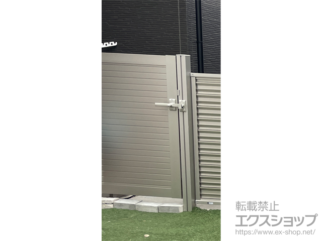 広島県三原市のの門扉 シンプレオ門扉5型 横目隠し 片開き 門柱使用 施工例