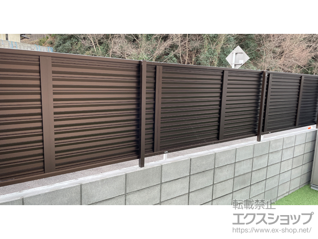 岡山県笠岡市ののフェンス・柵 ミエーネフェンス 目隠しルーバータイプ　自由柱施工 施工例
