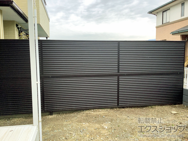 福岡県久留米市ののフェンス・柵 ミエーネフェンス 目隠しルーバータイプ 2段支柱 自立建て用 施工例