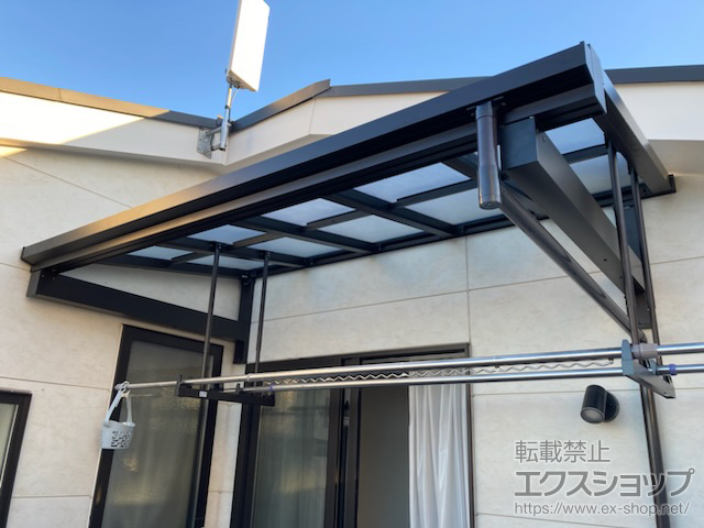 埼玉県さいたま市ののバルコニー・ベランダ屋根 ソラリア F型 1500 ルーフタイプ 単体 積雪〜50cm対応＋吊り下げ式物干し 施工例