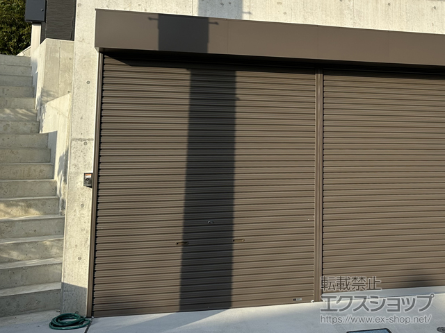 神奈川県横須賀市ののガレージシャッター プラテアII スチールタイプ 内蔵 手動式 施工例