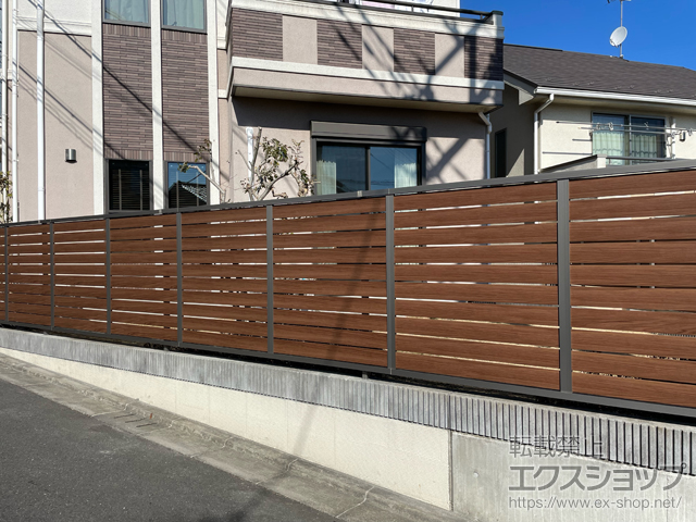 東京都町田市ののフェンス・柵 フェンスAB YS3型 横スリット3 木調カラー フリーポールタイプ 施工例