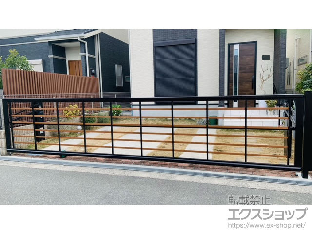 大阪府藤井寺市ののカーゲート ルシアスアップゲートワイド 3型 横太格子 電動 複合カラー 施工例