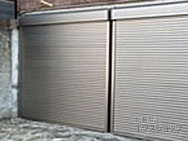 千葉県船橋市のLIXIL リクシル（トステム）のガレージシャッター ガレージシャッタークワトロ 電動式 外部付タイプ 施工例