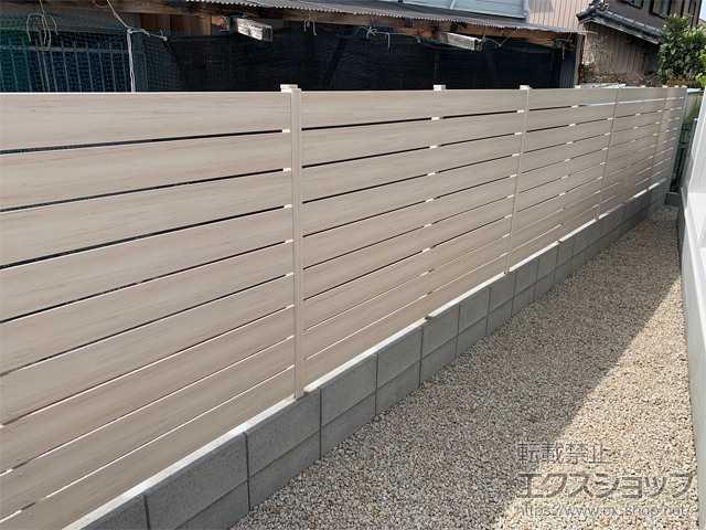愛知県日進市ののフェンス・柵 マイティウッド Sライン 120サイズ 高尺タイプ H1200 板9段 隙間10mm 施工例