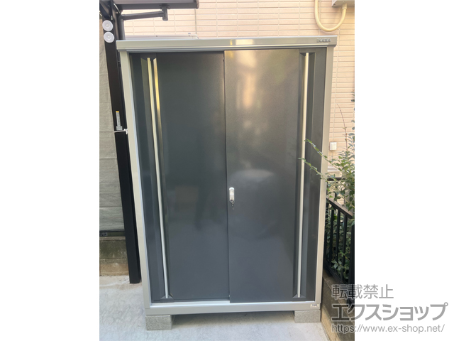埼玉県草加市のの物置・屋外倉庫 シンプリー 一般型 1320×755×1903 MJX-137E-P-CG＋別売棚板 施工例