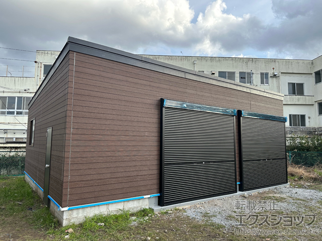 千葉県南房総市のLIXIL リクシル（トステム）のガレージシャッター ガレージシャッタークワトロ 手動式 外部付タイプ 施工例