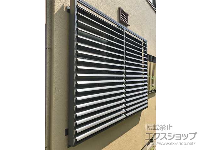 神奈川県茅ヶ崎市のLIXIL リクシル（トステム）の面格子・窓格子 【特注】目隠し可動ルーバー 引違い窓用 施工例