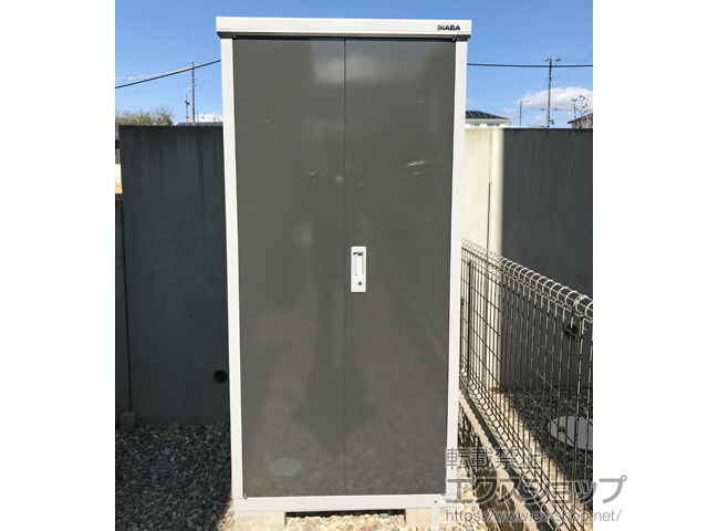 愛知県みよし市のの物置・屋外倉庫 アイビーストッカー 900×755×1903 BJX-097E-EB 施工例