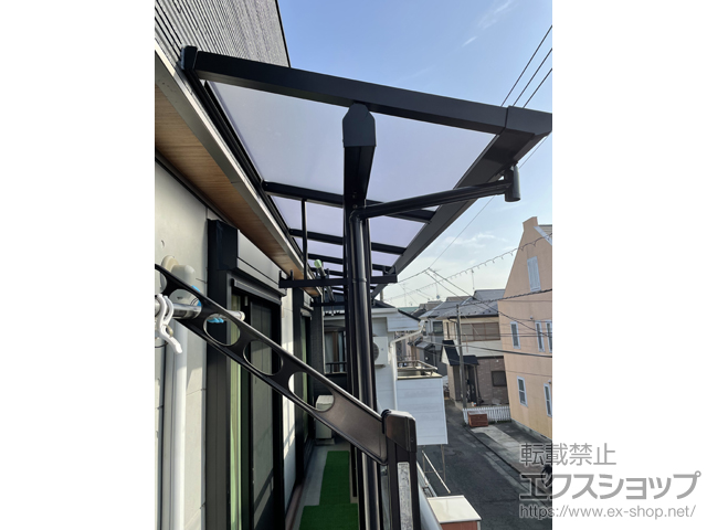 神奈川県座間市ののバルコニー・ベランダ屋根 ソラリア F型 屋根タイプ 連棟 積雪〜20cm対応 施工例