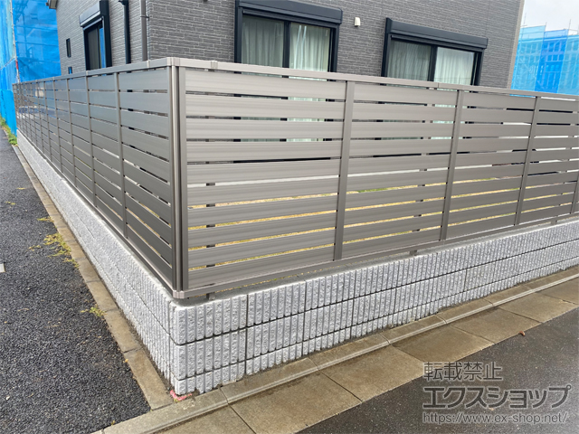 千葉県印西市ののフェンス・柵 モクハイフェンス アルミカラー　フリーポールタイプ 施工例