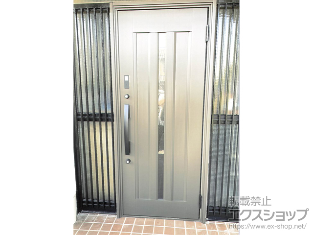 三重県松阪市のLIXIL リクシル（トステム）の玄関ドア リシェント玄関ドア3 アルミ仕様 片開き仕様(ランマ無)R C12N型 ※タッチキー仕様(キー付リモコン) 施工例