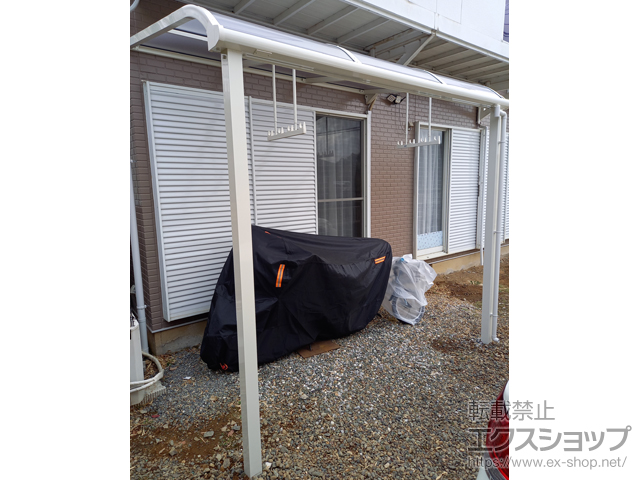 茨城県かすみがうら市ののテラス屋根 ソラリア R型 テラスタイプ 単体 積雪〜20cm対応+吊り下げ式固定物干し 施工例