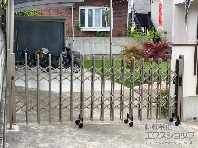 徳島県吉野川市ののカーゲート [ご提案]トリップゲートII S型 傾斜地対応 ノンレール 片開き 31S 施工例