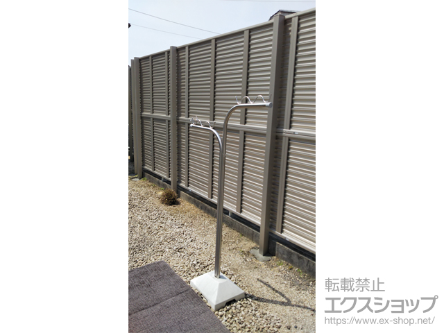 三重県桑名市ののテラス屋根 シンプレオフェンス13F型 ルーバータイプ 2段支柱 自立建て用 施工例