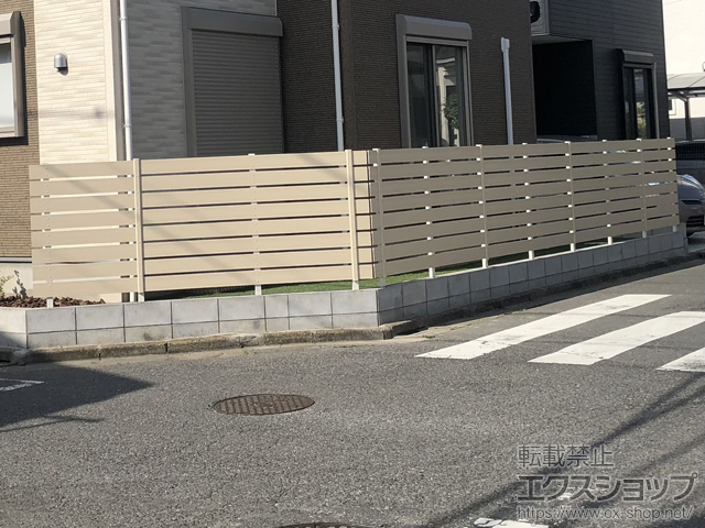 千葉県松戸市ののフェンス・柵 マイティウッド デコII 120サイズ 高尺タイプ 　隙間20mm 8段 施工例