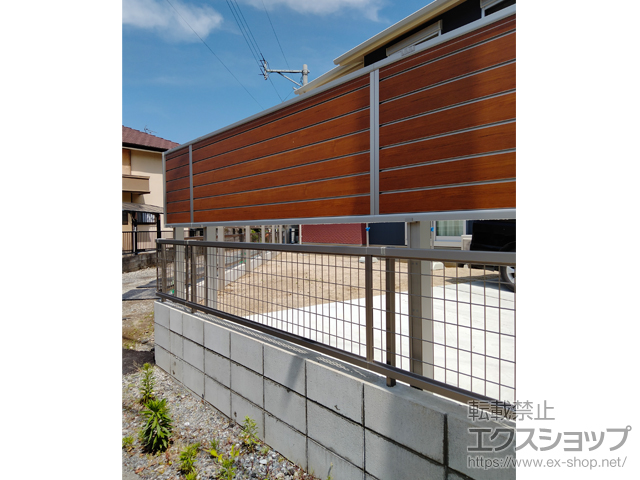 熊本県熊本市ののフェンス・柵 ルシアスフェンスF02型 横目隠し 木調カラー 上段のみ設置 自立建て用 施工例