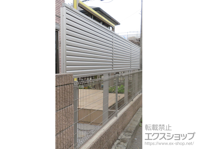 神奈川県海老名市ののフェンス・柵 ミエーネ目隠しルーバーフェンス 上段のみ設置 自立建て用 施工例
