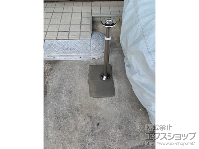 埼玉県越谷市ののカーゲート スペースガード(車止め) F48型 埋込式 南京錠付き 施工例