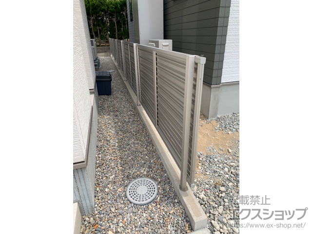 石川県かほく市ののフェンス・柵 ミエーネフェンス 目隠しルーバータイプ　自由柱施工 施工例