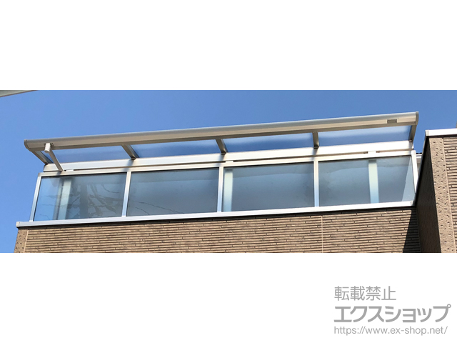 広島県広島市ののバルコニー・ベランダ屋根 ソラリア F型 屋根タイプ 単体 積雪〜20cm対応＋前面パネル＋側面パネル【片側】 施工例